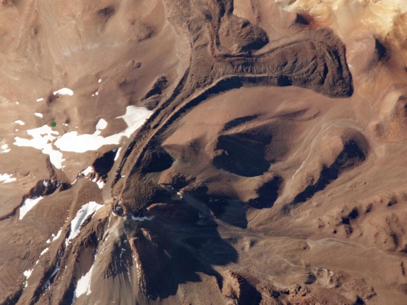 惊叹的NASA地球日壁纸集 世界最高的活火山 